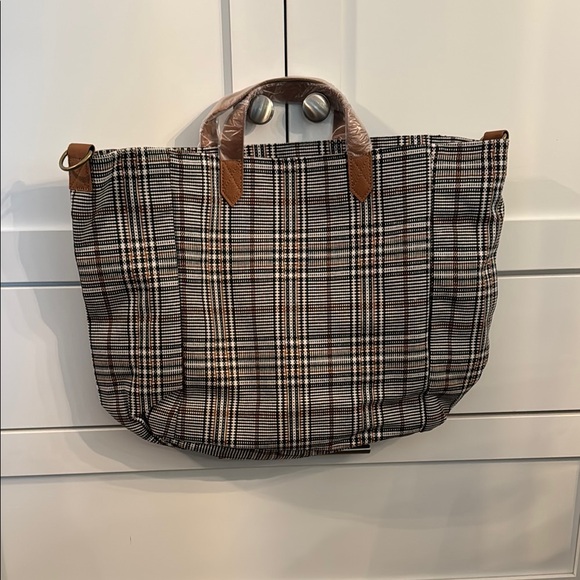 31 Casual Crossbody Tote NIP personalized with “J” - Picture 2 of 3